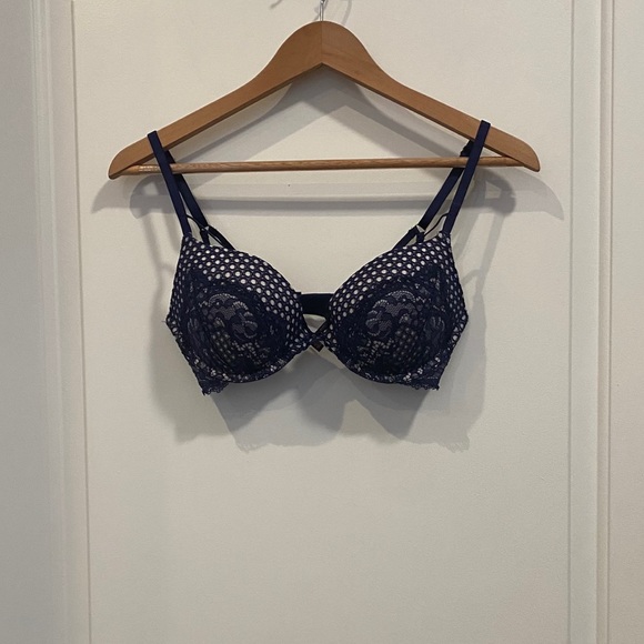 Victoria’s Secret Very Sexy Push-Up Bra - Picture 2 of 3